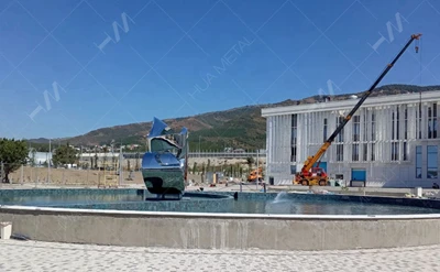Церемония по откриването на скулптурата на Зефир в Русия миналата седмица