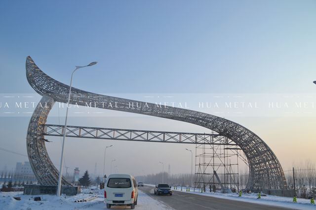 Модерна артистична стоманена структура